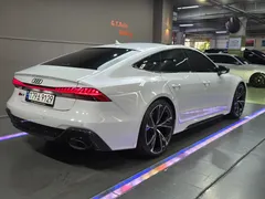 2023 Audi RS7 4.0 TFSI Quattro, белый — фото 2