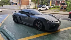 2023 Porsche 718 4.0 GT4, серый — фото 10