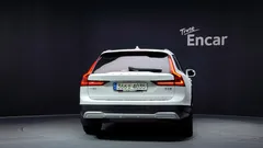 2021 Volvo V90 B5 Pro AWD, белый — фото 4