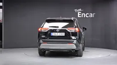 2023 Toyota RAV4 2,5 4WD Hybrid LTD, чёрный — фото 4