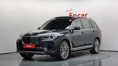 2022 BMW X7 xDrive 40i Design Pure Excellence 7-Seater, серый — фото 1