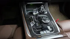 2022 BMW X7 xDrive 40i Design Pure Excellence 7-Seater, серый — фото 9
