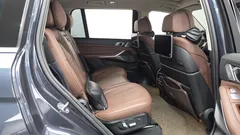 2022 BMW X7 xDrive 40i Design Pure Excellence 7-Seater, серый — фото 12