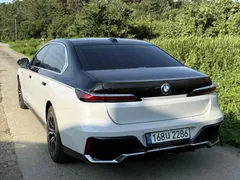 2023 BMW 7-Series 740i xDrive M Sport, белый — фото 6