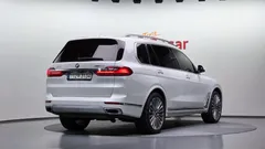 2021 BMW X7 xDrive 40i Design Pure Excellence 6-Seater, белый — фото 2