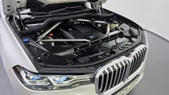 2021 BMW X7 xDrive 40i Design Pure Excellence 6-Seater, белый — фото 6