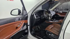 2021 BMW X7 xDrive 40i Design Pure Excellence 6-Seater, белый — фото 10