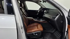 2021 BMW X7 xDrive 40i Design Pure Excellence 6-Seater, белый — фото 15