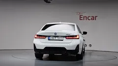 2023 BMW 3-Series 320i M Sport, белый — фото 4