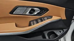 2023 BMW 3-Series 320i M Sport, белый — фото 19