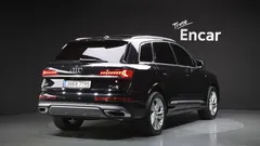 2021 Audi Q7 45 TDI Quattro Premium, чёрный — фото 2