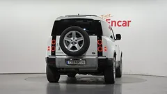 2023 Land Rover Defender 90 D250 SE — фото 4
