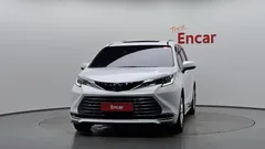2023 Toyota Sienna 2.5 Hybrid 2WD, белый — фото 3