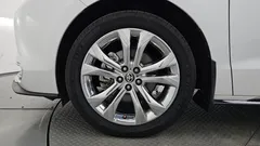 2023 Toyota Sienna 2.5 Hybrid 2WD, белый — фото 5