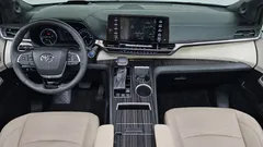 2023 Toyota Sienna 2.5 Hybrid 2WD, белый — фото 7