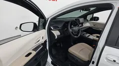 2023 Toyota Sienna 2.5 Hybrid 2WD, белый — фото 10