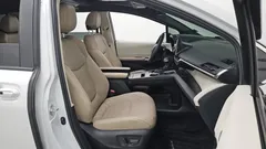 2023 Toyota Sienna 2.5 Hybrid 2WD, белый — фото 15
