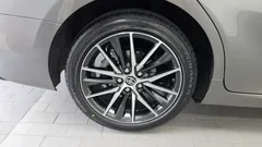 2023 Toyota Camry 2.5 XLE Hybrid, серый — фото 5