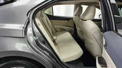 2023 Toyota Camry 2.5 XLE Hybrid, серый — фото 12