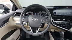 2023 Toyota Camry 2.5 XLE Hybrid, серый — фото 13