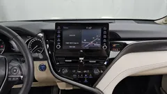 2023 Toyota Camry 2.5 XLE Hybrid, серый — фото 14