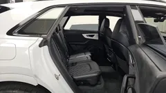 2021 Audi Q8 50 TDI Quattro Premium, белый — фото 12