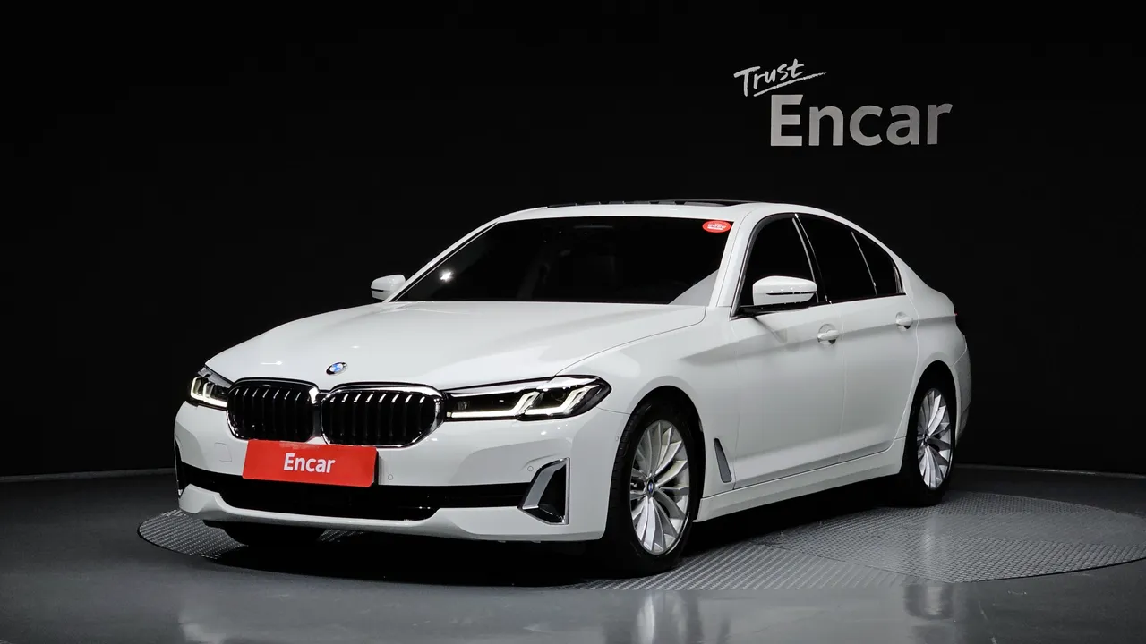 2022 BMW 5-Series 520i Luxury