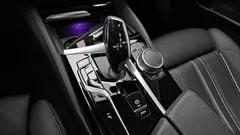2022 BMW 5-Series 520i Luxury — фото 9