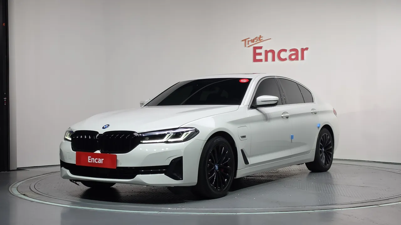 2022 BMW 5-Series 530e Luxury