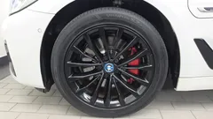 2022 BMW 5-Series 530e Luxury, белый — фото 5