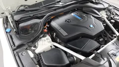2022 BMW 5-Series 530e Luxury, белый — фото 6
