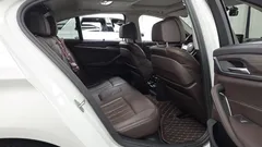 2022 BMW 5-Series 530e Luxury, белый — фото 12