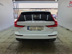 2021 Volvo V60 B5 Pro AWD, белый — фото 4
