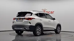 2023 Kia Seltos Gasoline 1.6 Turbo 2WD, белый — фото 2