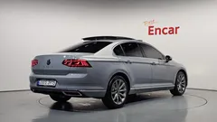 2022 Volkswagen Passat 2.0 TDI Prestige, серо-серебристый — фото 2