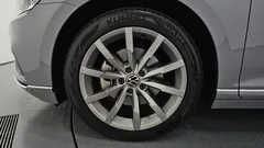 2022 Volkswagen Passat 2.0 TDI Prestige, серо-серебристый — фото 5