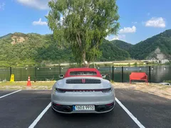 2022 Porsche 911 Carrera Cabriolet, серо-серебристый — фото 2