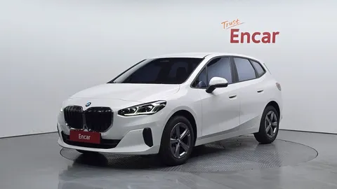 2024 BMW 2-Series 220i Advantage