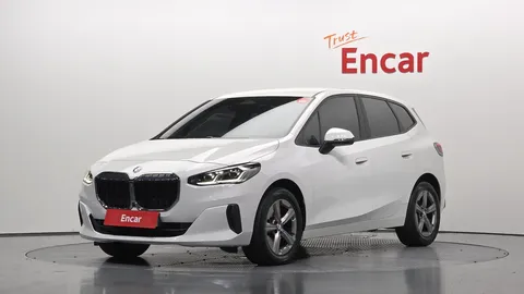 2023 BMW 2-Series 220i Advantage