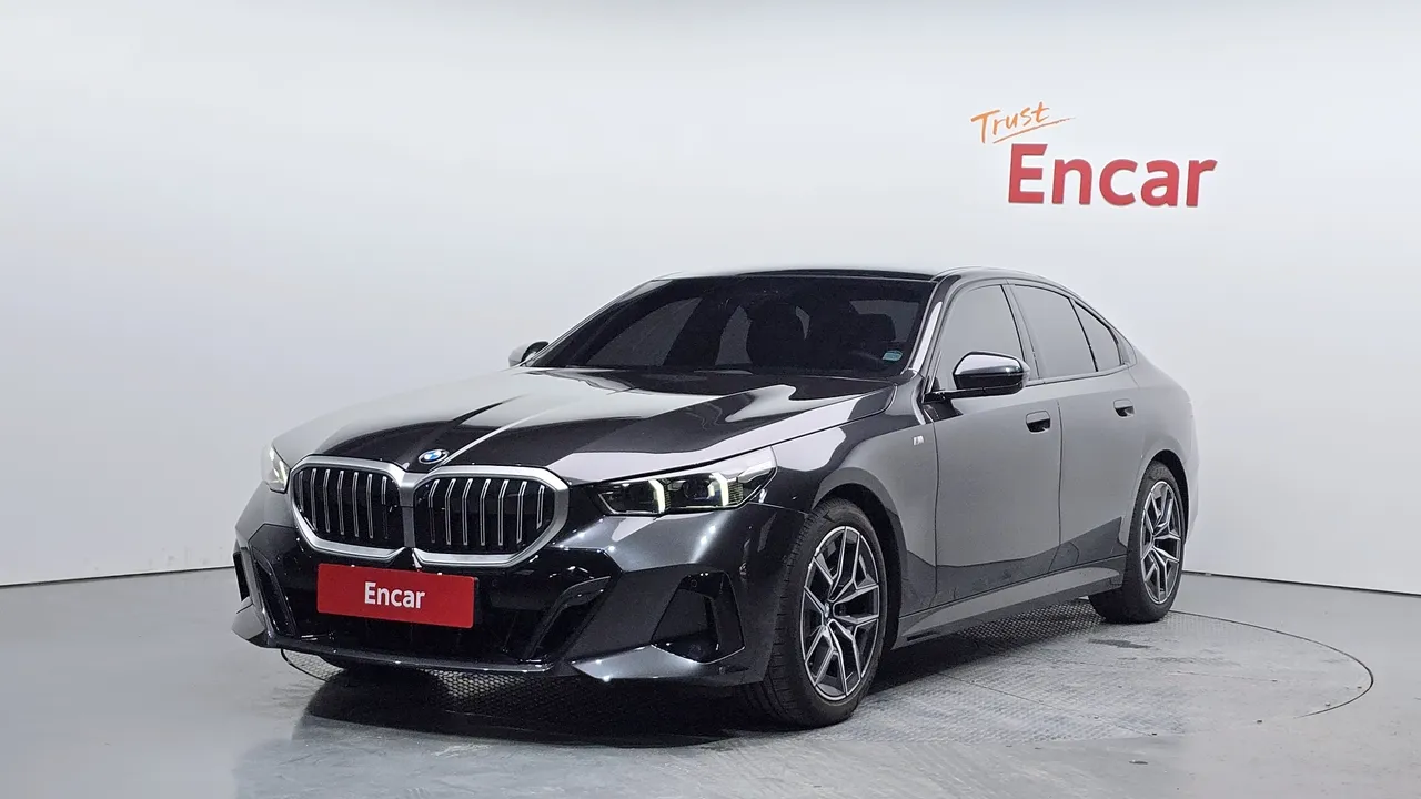 2024 BMW 5-Series 520i M Sport