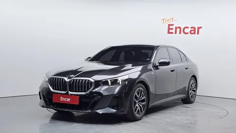 2024 BMW 5-Series 520i M Sport