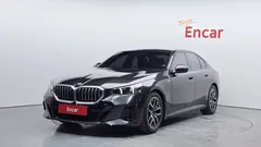 2024 BMW 5-Series 520i M Sport, серый — фото 1