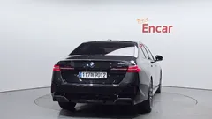 2024 BMW 5-Series 520i M Sport, серый — фото 4