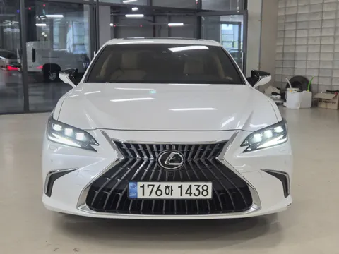 2023 Lexus ES Executive