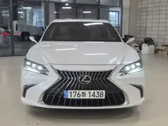 2023 Lexus ES Executive — фото 13