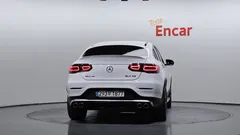 2022 Mercedes-Benz GLC-Class AMG GLC43 4MATIC Coupe, белый — фото 4