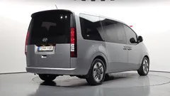2023 Hyundai Staria 4WD Tourer 11-Seater — фото 2