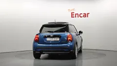 2022 Mini Cooper Classic Plus Launch Pack, синий — фото 4