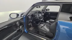2022 Mini Cooper Classic Plus Launch Pack, синий — фото 10