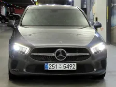 2021 Mercedes-Benz A-Class A200d Sedan, серый — фото 2